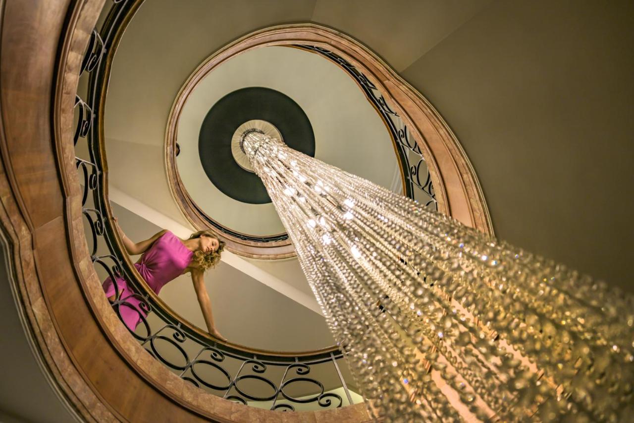 Grand Hyatt Amman Hotell Eksteriør bilde The spiral staircase
