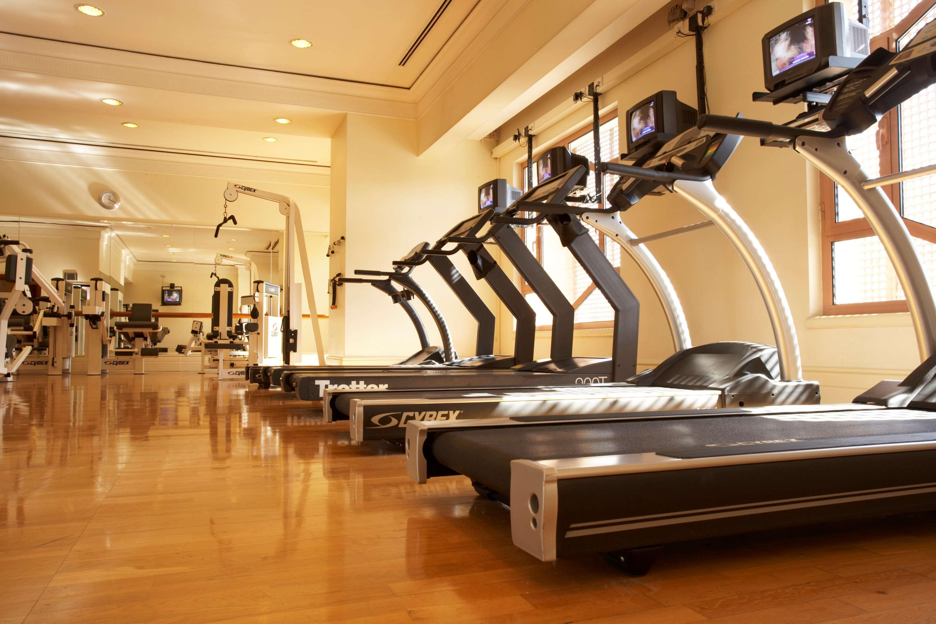 Grand Hyatt Amman Hotell Eksteriør bilde A row of treadmills