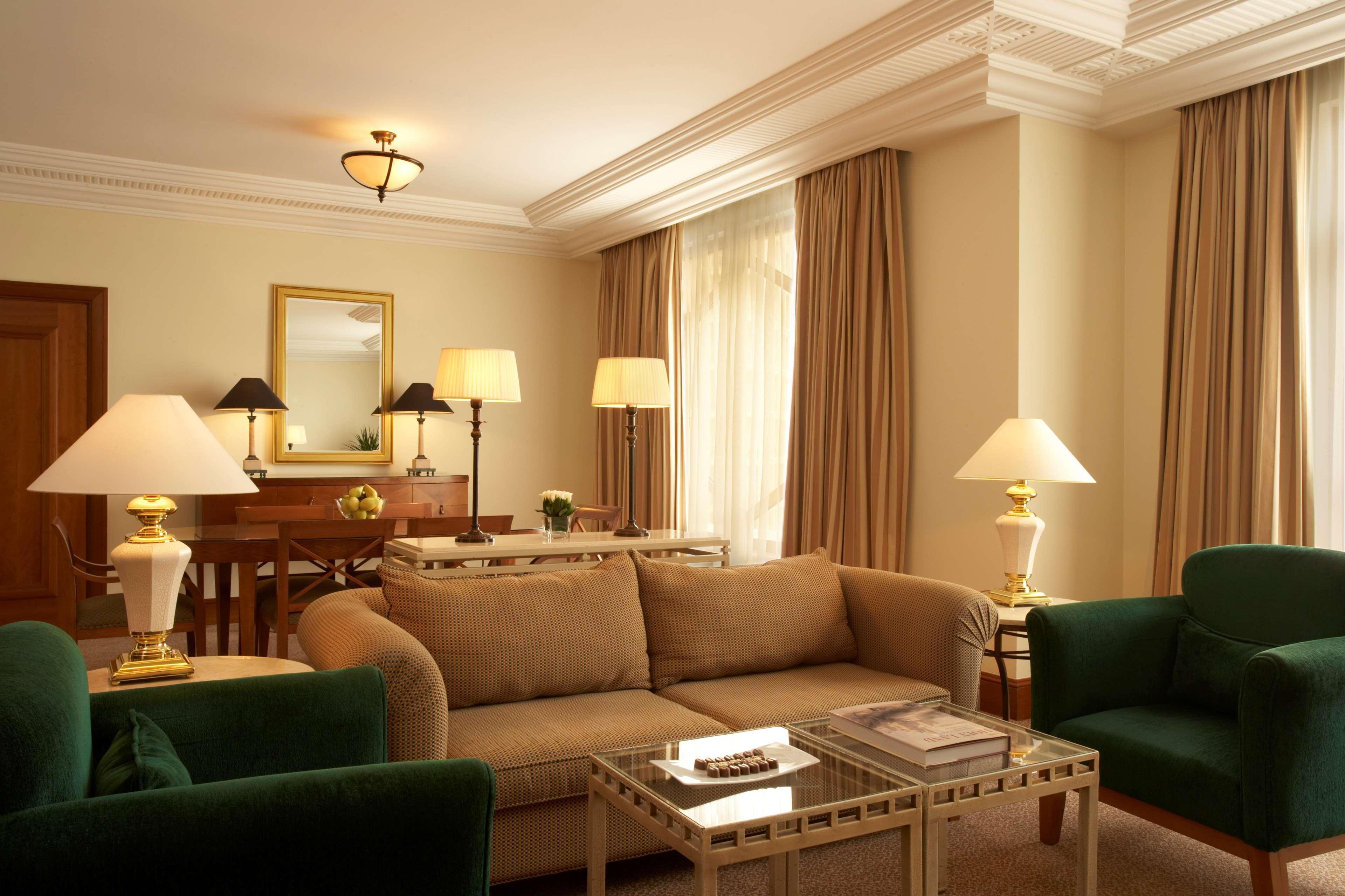 Grand Hyatt Amman Hotell Eksteriør bilde A suite at the hotel