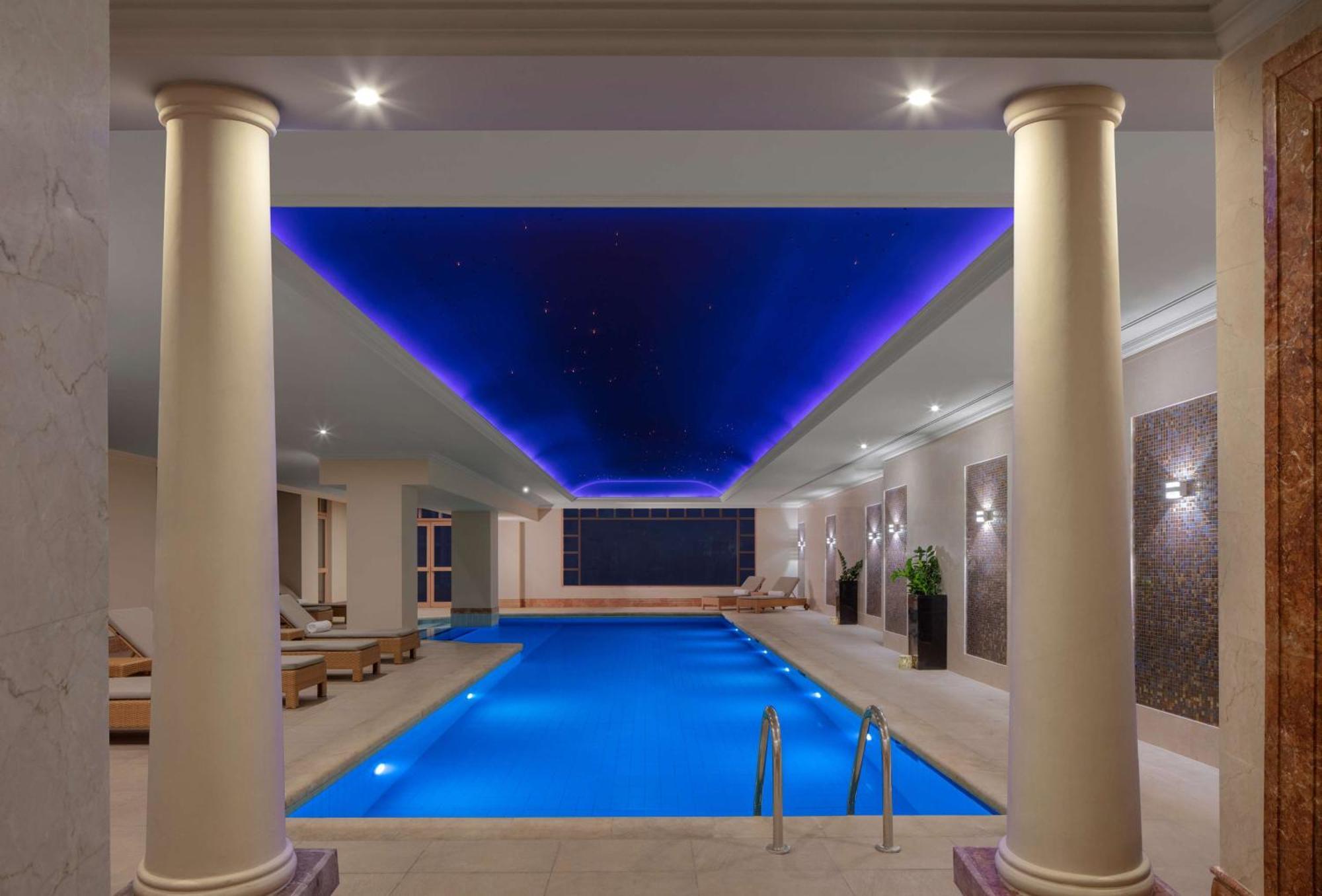 Grand Hyatt Amman Hotell Eksteriør bilde The swimming pool at the hotel