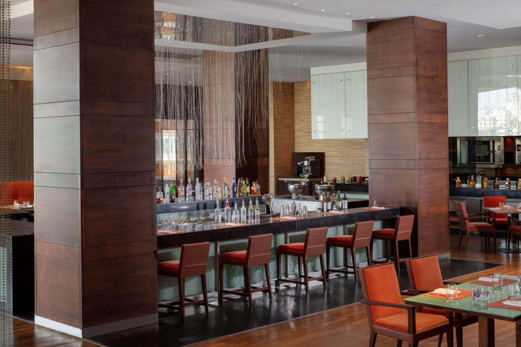 Grand Hyatt Amman Hotell Eksteriør bilde The bar at the hotel